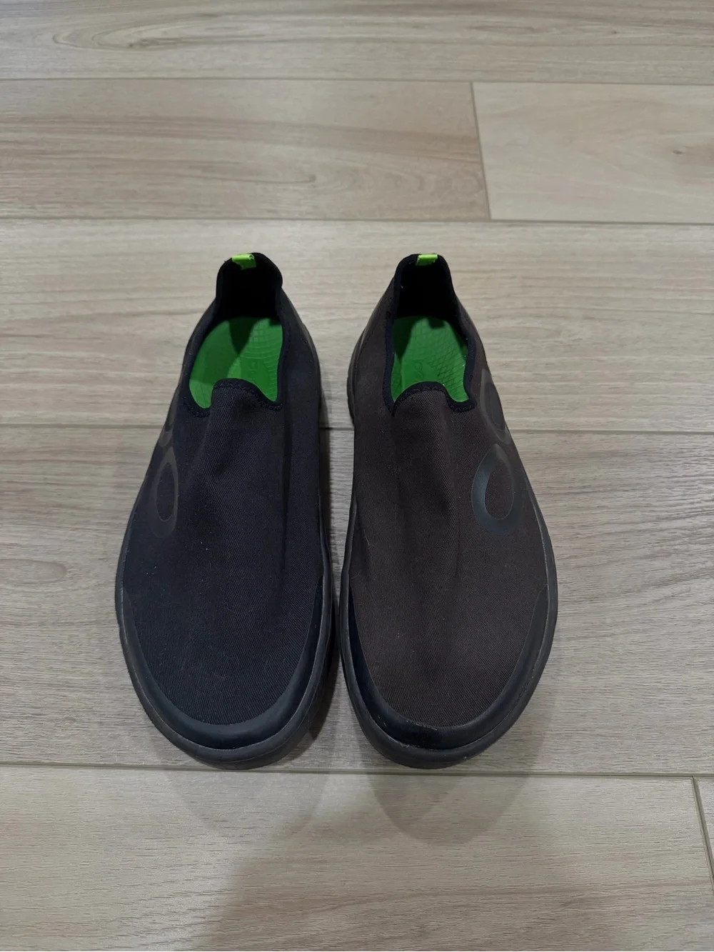 OOfos OOmg Eezee Low Top Comfort Recovery Shoe Black Size 12